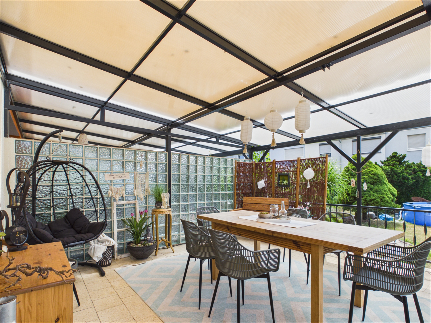 großzügige Terrasse