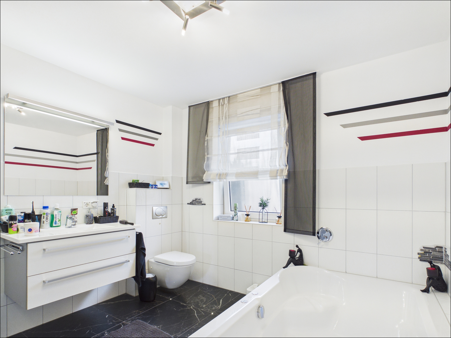 Badezimmer mit Whirlpool EG