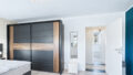 großzügiges Schlafzimmer