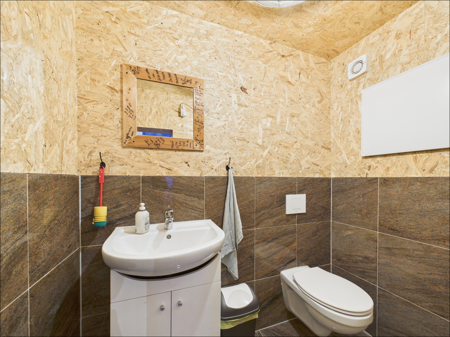 separates WC