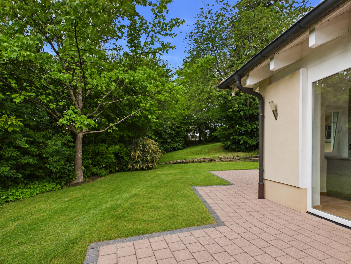 Blick zum dazugehörigen Grundstück